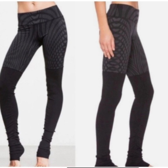 ALO Yoga Pants - Alo yoga black Gray printed goddess leggings women’s size xxs